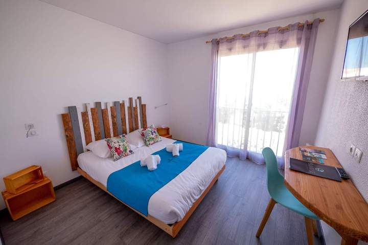 Chambres avec vue sur mer ou sur les chalets